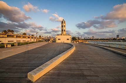 המגדלור ואני